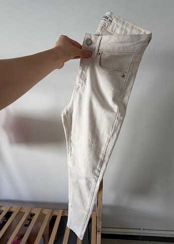 Düğmeli Beyaz Keten Kadın Jean Dar - Görsel 3