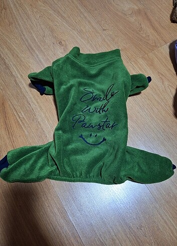 1-2 defa kullanıldı. XL Beden tulum. PAWSTAR MARKA.