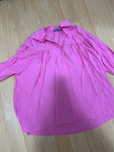 Pembe gömlek