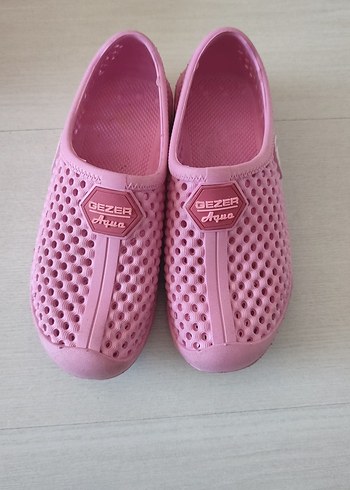 Kız Çocuk Pembe Delikli deniz-havuz ayakkabısı