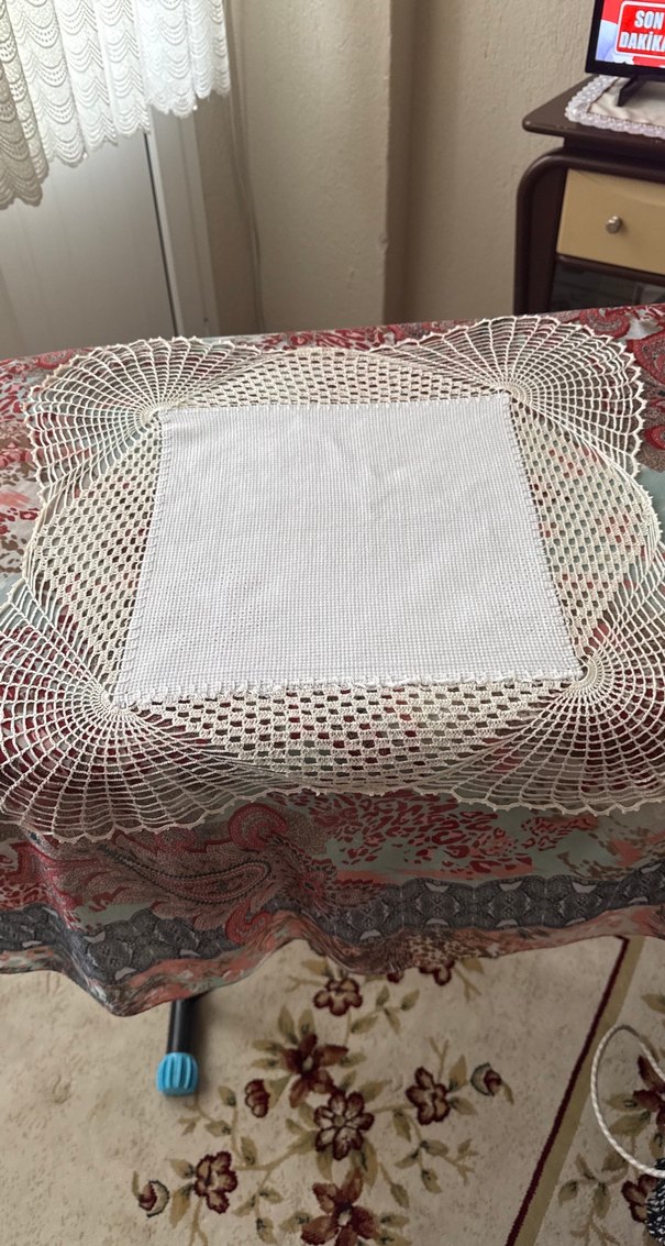 El Yapımı Dantel Örtü - Görsel 3