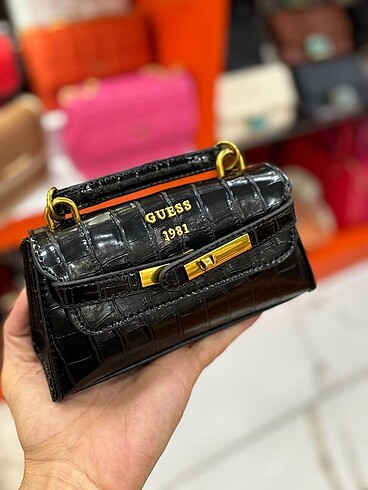 Guess SİYAH MİNİ ÇANTA