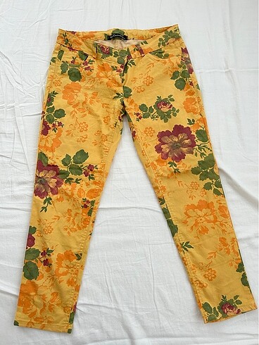 Yazlık çiçekli kadın kot pantolon