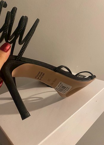 Nine West Siyah Yılan Desenli İnce Topuklu Sandalet - Görsel 4