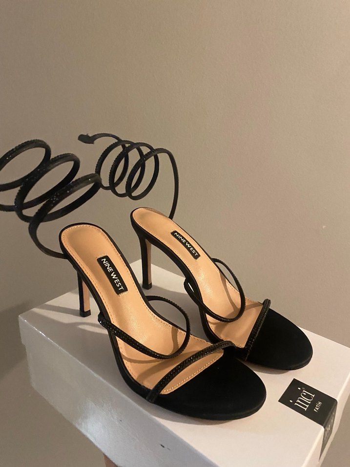 Nine West Siyah Yılan Desenli İnce Topuklu Sandalet - Görsel 3