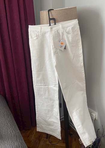 Kadın Beyaz Pamuklu Düğmeli Pantolon