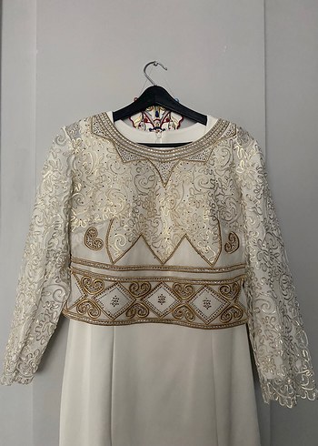 Uzun Kollu İşlemeli Beyaz Abiye Elbisesi - Görsel 8