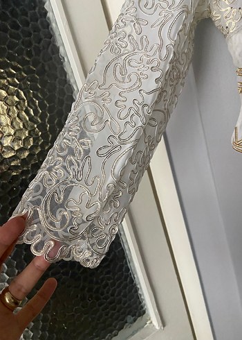 Uzun Kollu İşlemeli Beyaz Abiye Elbisesi - Görsel 9