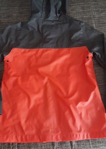 Erkek Çocuk Kırmızı Kapüşonlu Yağmurluk - Görsel 2