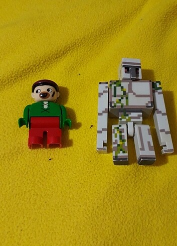 Sağdaki robot 