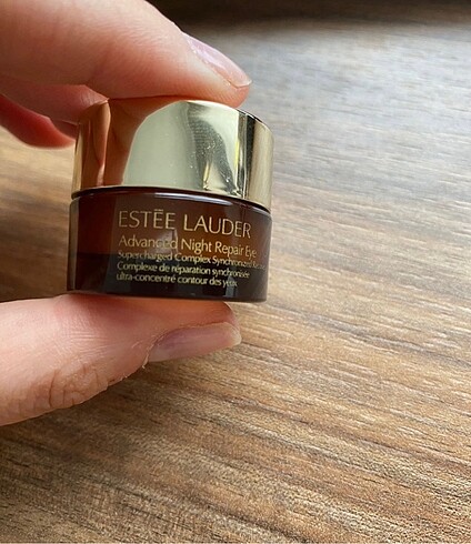 Estee lauder göz çevresi kremi