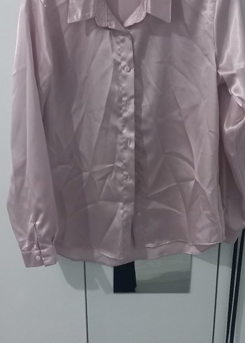 Düğmeli Pembe Saten Gömlek