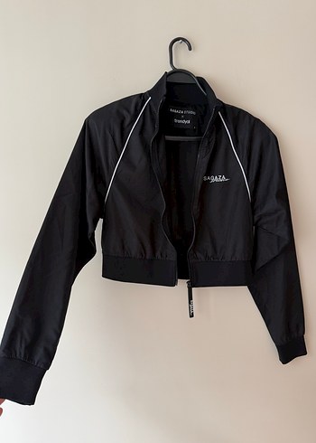 Sagaza Siyah Fermuarlı Kısa Spor Kadın Ceket - Görsel 4