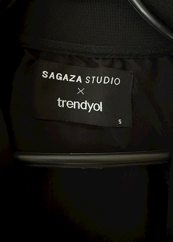 Sagaza Siyah Fermuarlı Kısa Spor Kadın Ceket - Görsel 5