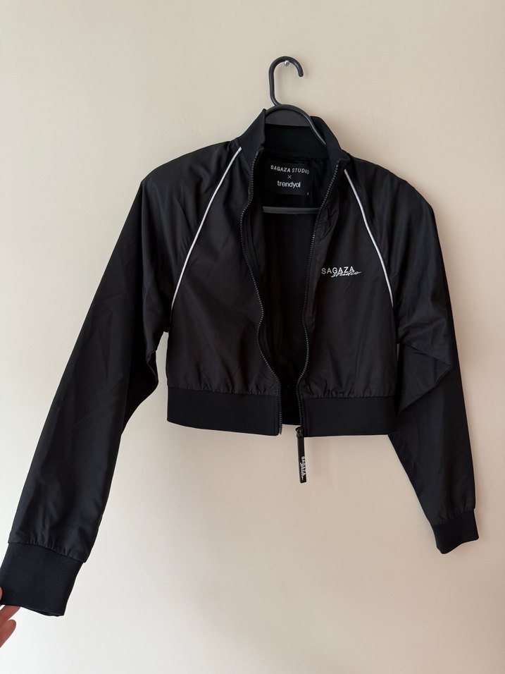 Sagaza Siyah Fermuarlı Kısa Spor Kadın Ceket - Görsel 4