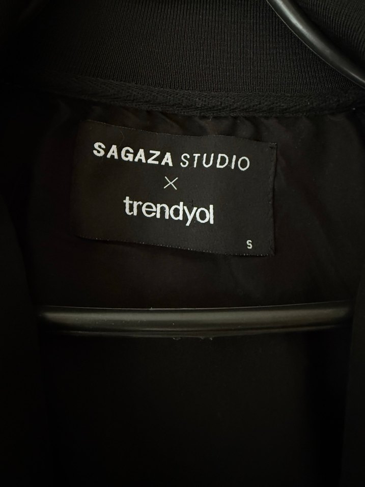 Sagaza Siyah Fermuarlı Kısa Spor Kadın Ceket - Görsel 5