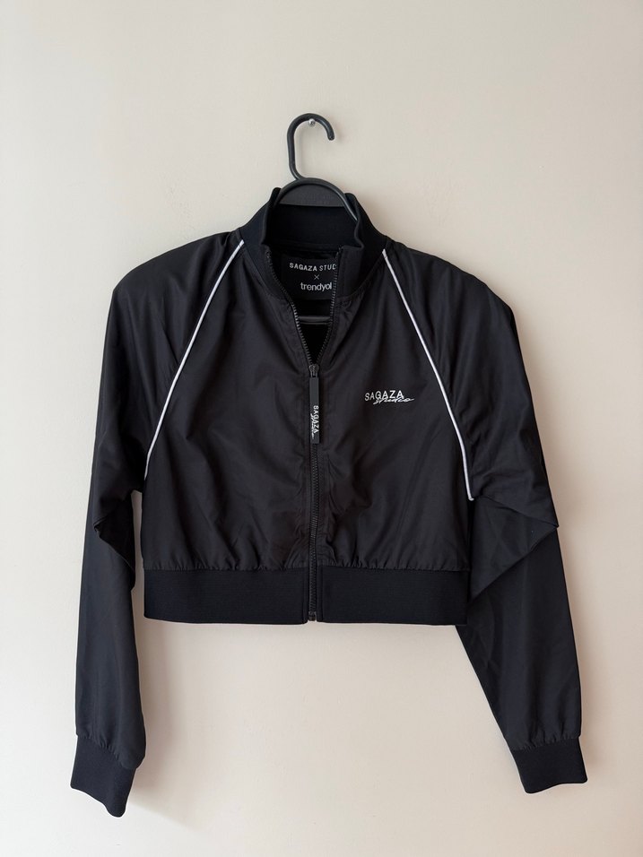 Sagaza Siyah Fermuarlı Kısa Spor Kadın Ceket - Görsel 2