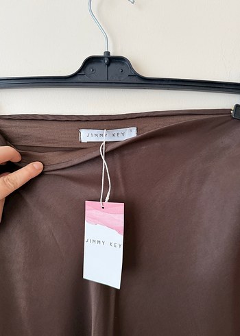 JIMY KEY Dökümlü Kahverengi Saten Kadın Uzun Etek - Görsel 4