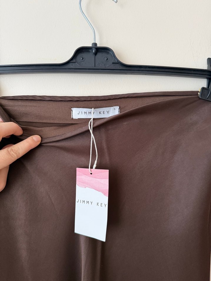 JIMY KEY Dökümlü Kahverengi Saten Kadın Uzun Etek - Görsel 4