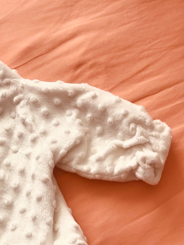 Kapüşonlu Beyaz Örgü Bebek Tulumu - Görsel 5