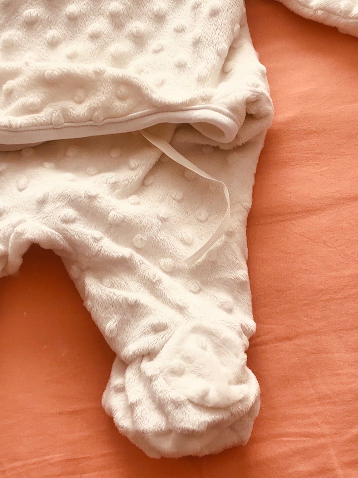 Kapüşonlu Beyaz Örgü Bebek Tulumu - Görsel 4