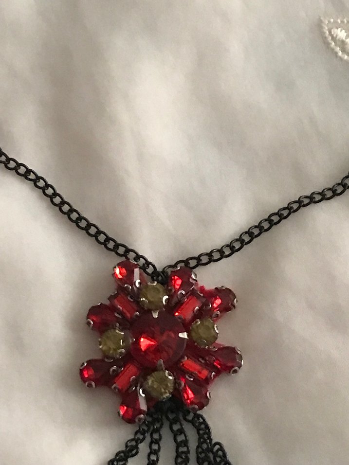 Uzun Kırmızı Gotik Boncuklu Kadın Kolye - Görsel 2