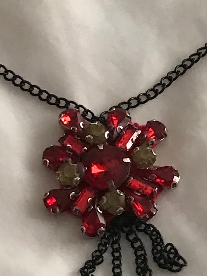 Uzun Kırmızı Gotik Boncuklu Kadın Kolye - Görsel 5