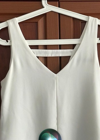 Beyaz V Yakalı Kolsuz Kadın Bluz - Görsel 8