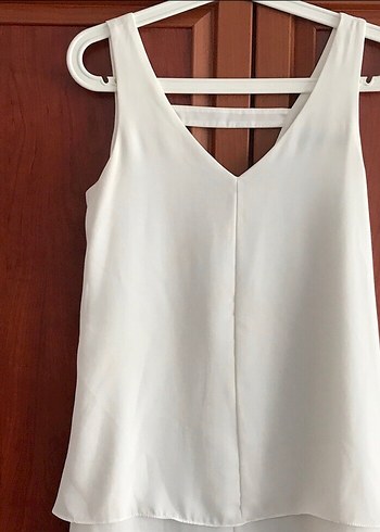 Beyaz V Yakalı Kolsuz Kadın Bluz - Görsel 5