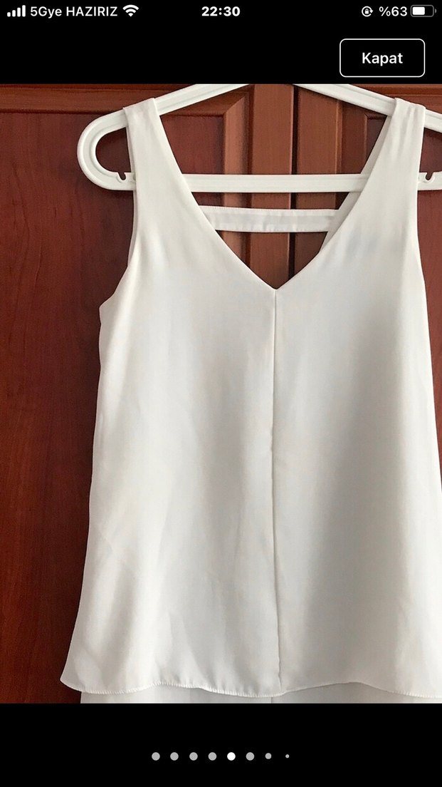 Beyaz V Yakalı Kolsuz Kadın Bluz - Görsel 5
