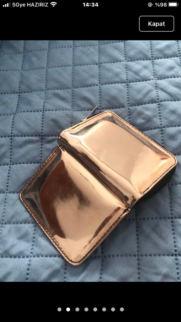 Altın Renk Parlak kadın cüzdanı


 12cm/ 9cm - Görsel 2