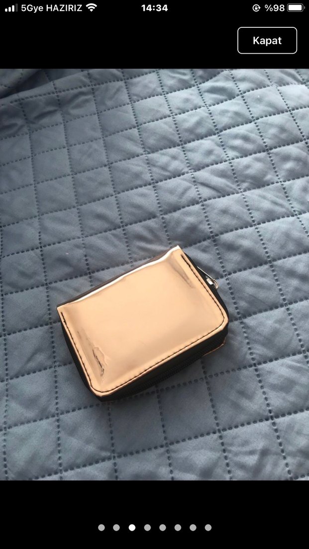 Altın Renk Parlak kadın cüzdanı


 12cm/ 9cm - Görsel 3