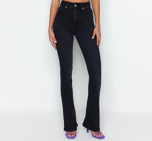 Trendyol & Milla Siyah Yüksek Bel Flare Jeans