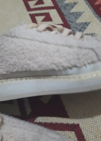 Beyaz Peluş Detaylı Kadın Spor Ayakkabı - Görsel 5