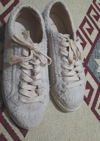 Beyaz Peluş Detaylı Kadın Spor Ayakkabı - Görsel 2