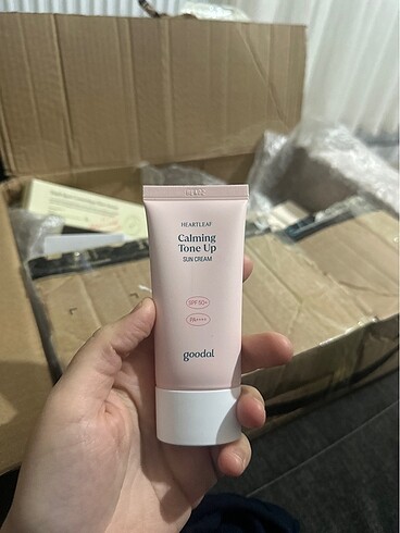 Goodal Heartleaf Calming Tone Up Sun Cream - Houttuynia Cordata 
