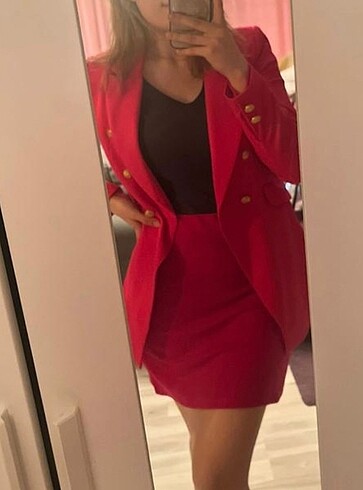 Pembe blazer ceket ve etek takımı