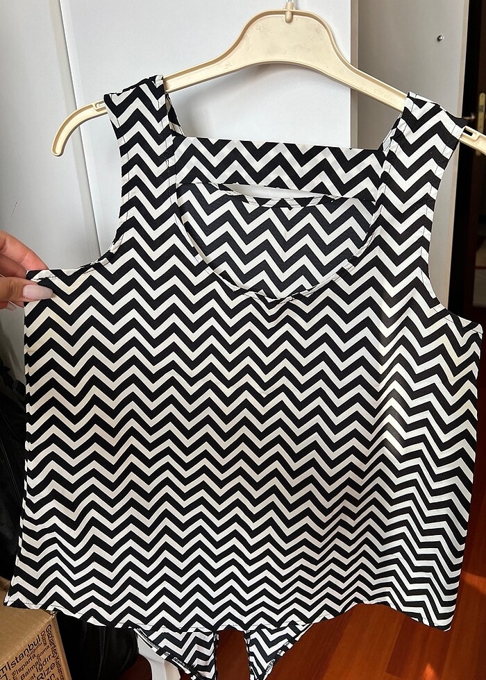 çizgili sırt dekolteli bluz - Görsel 4