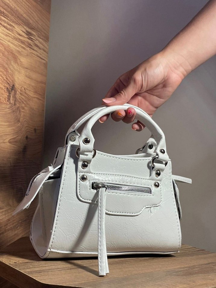 Minimalist Beyaz Deri Tokalı Kadın Çanta - Görsel 2