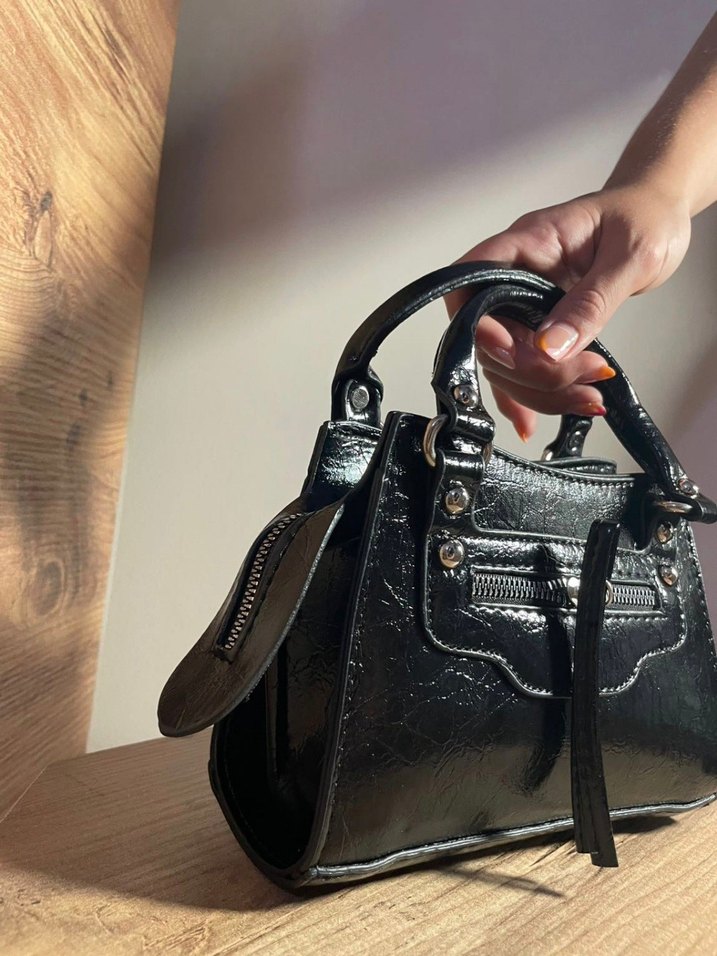 Siyah Parlak Yılan Desenli Deri Kadın Çanta - Görsel 3