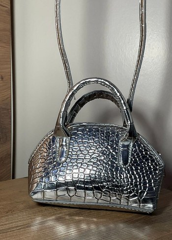 Gri Yılan Derisi Desenli Metal Kadın Çanta - Görsel 5