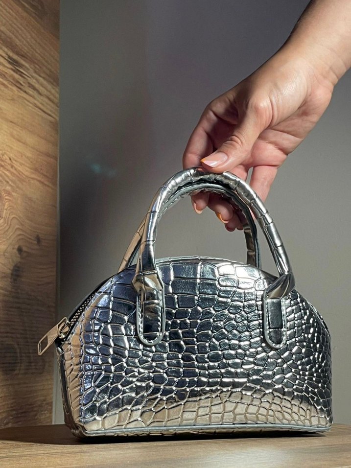 Gri Yılan Derisi Desenli Metal Kadın Çanta - Görsel 3