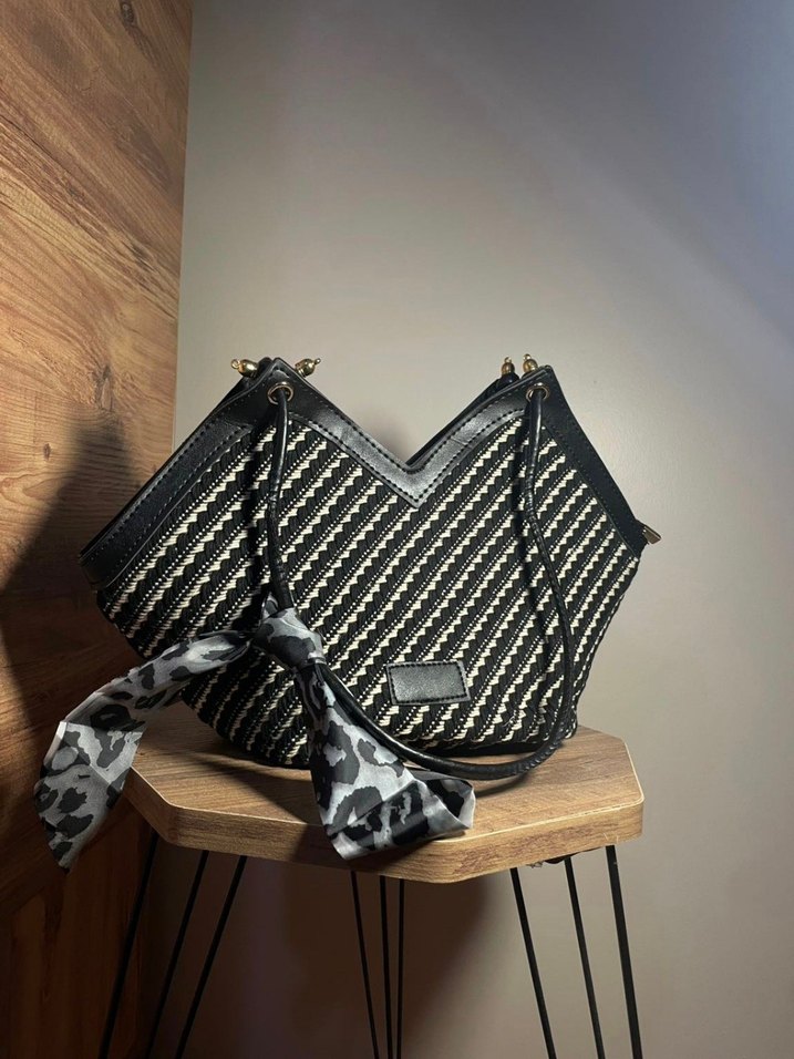 Siyah Beyaz Zebra Desenli Kadın Omuz Çantası - Görsel 3