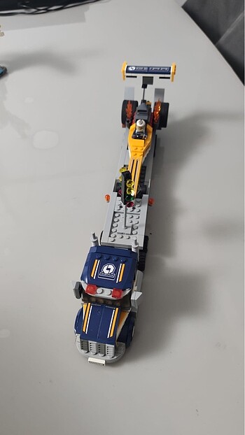 Diğer Lego city yarış arabası ve taşıyıcı kamyonu
