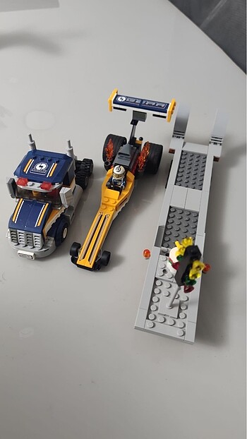 Beden Renk Lego city yarış arabası ve taşıyıcı kamyonu