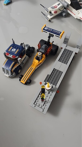  Beden Lego city yarış arabası ve taşıyıcı kamyonu