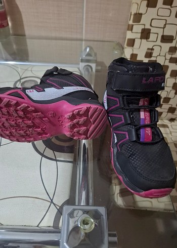 32 Beden pembe Renk Kız Çocuk Siyah-Pembe Cırtlı Kauçuk Bot