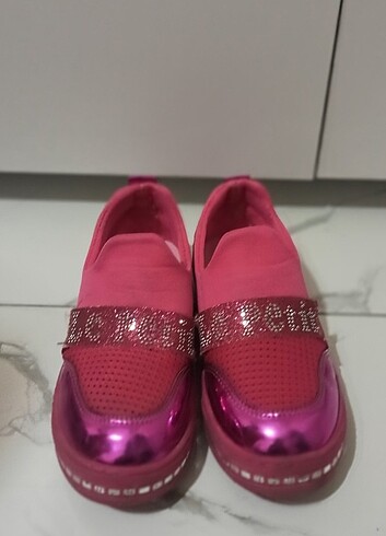 Pembe parlak kız çocuk ayakkabı 