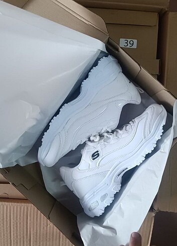 39 Beden beyaz Renk Skechers ayakkabı