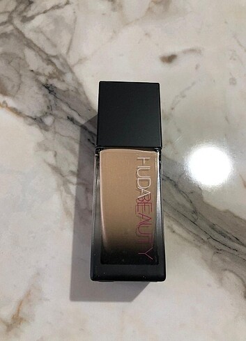 Huda Beauty Fondeten